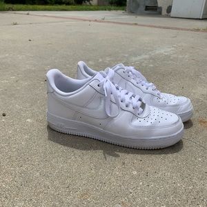 Selling Nike Air Force 1 shoes. Size 8 1/2 in men.